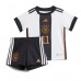 Billige Tyskland Mario Gotze #11 Børnetøj Hjemmebanetrøje til baby VM 2022 Kortærmet (+ korte bukser)